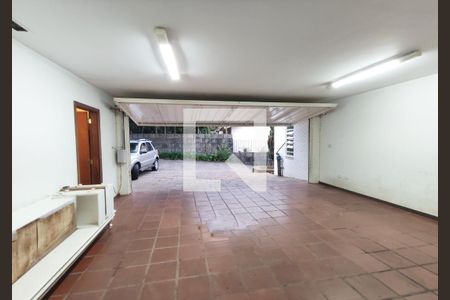 Casa à venda com 328m², 3 quartos e 6 vagas Casa à venda com 328m², 3 quartos e 6 vagasGaragem