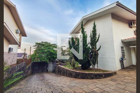Casa à venda com 328m², 3 quartos e 6 vagas Casa à venda com 328m², 3 quartos e 6 vagasÁrea Externa