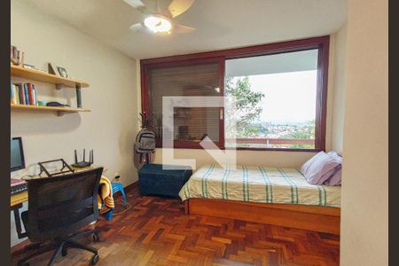 Casa à venda com 328m², 3 quartos e 6 vagas Casa à venda com 328m², 3 quartos e 6 vagasQuarto