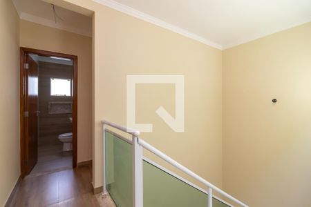 Casa à venda com 125m², 3 quartos e 2 vagasCorredor dos Quartos - Escada