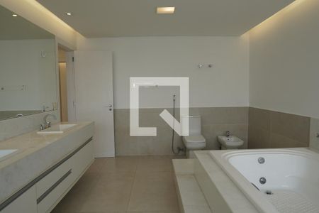 Apartamento à venda com 532m², 6 quartos e 5 vagasBanheiro da Suite 2 
