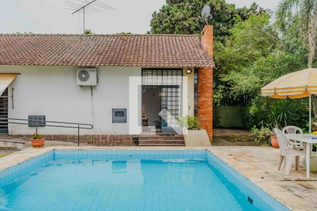 Casa à venda com 250m², 4 quartos e 5 vagas Casa à venda com 250m², 4 quartos e 5 vagasÁrea externa