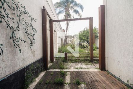 Casa à venda com 300m², 1 quarto e 10 vagas Casa à venda com 300m², 1 quarto e 10 vagasQuintal