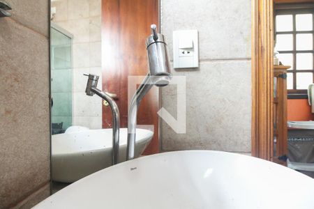 Casa à venda com 300m², 1 quarto e 10 vagas Casa à venda com 300m², 1 quarto e 10 vagasBanheiro 2