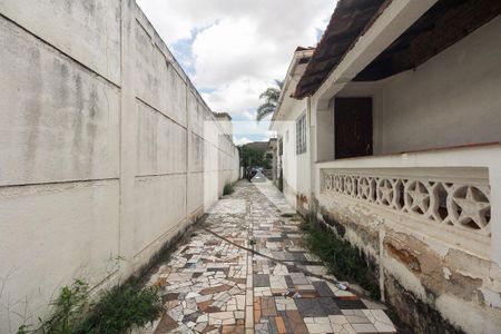 Casa à venda com 300m², 1 quarto e 10 vagas Casa à venda com 300m², 1 quarto e 10 vagasGaragem