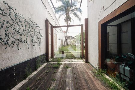 Casa à venda com 300m², 1 quarto e 10 vagas Casa à venda com 300m², 1 quarto e 10 vagasQuintal