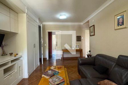 Casa de condomínio à venda com 500m², 4 quartos e 4 vagasSala de TV