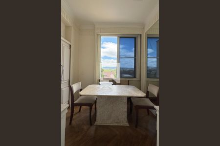 Casa de condomínio à venda com 500m², 4 quartos e 4 vagasCopa