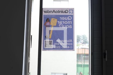 Apartamento à venda com 45m², 2 quartos e 1 vagaPlaca instalada na janela da área de serviço do imóvel