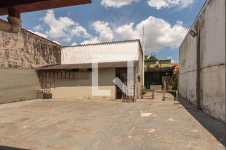 Casa à venda com 160m², 5 quartos e 5 vagas Casa à venda com 160m², 5 quartos e 5 vagasQuintal