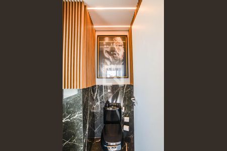 Apartamento à venda com 345m², 3 quartos e 6 vagas Apartamento à venda com 345m², 3 quartos e 6 vagasBanheiro Social