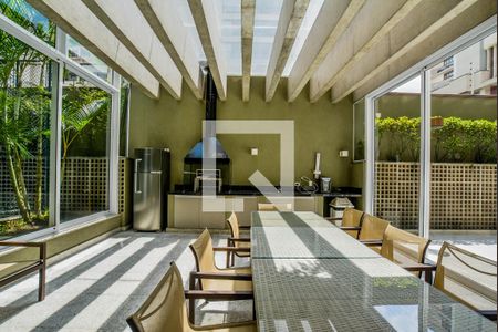 Apartamento à venda com 345m², 3 quartos e 6 vagas Apartamento à venda com 345m², 3 quartos e 6 vagasÁrea comum - Churrasqueira