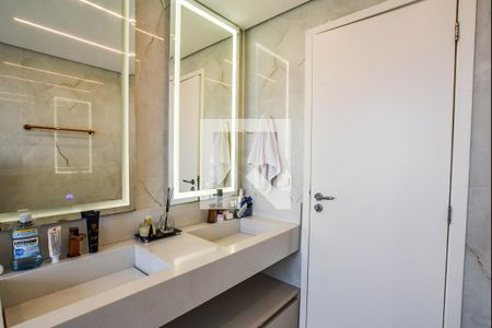 Apartamento à venda com 345m², 3 quartos e 6 vagas Apartamento à venda com 345m², 3 quartos e 6 vagasBanheiro da Suíte 2