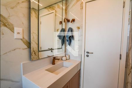 Apartamento à venda com 345m², 3 quartos e 6 vagas Apartamento à venda com 345m², 3 quartos e 6 vagasBanheiro da Suíte 1