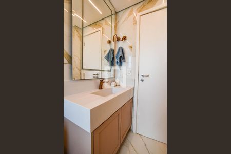 Apartamento à venda com 345m², 3 quartos e 6 vagas Apartamento à venda com 345m², 3 quartos e 6 vagasBanheiro da Suíte 1