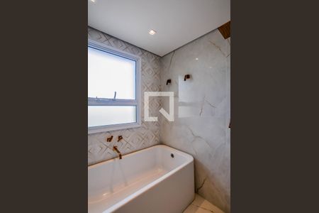 Apartamento à venda com 345m², 3 quartos e 6 vagas Apartamento à venda com 345m², 3 quartos e 6 vagasBanheiro da Suíte 2