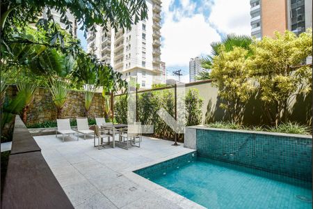 Apartamento à venda com 345m², 3 quartos e 6 vagas Apartamento à venda com 345m², 3 quartos e 6 vagasÁrea comum - Piscina