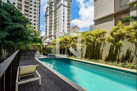 Apartamento à venda com 345m², 3 quartos e 6 vagas Apartamento à venda com 345m², 3 quartos e 6 vagasÁrea comum - Piscina