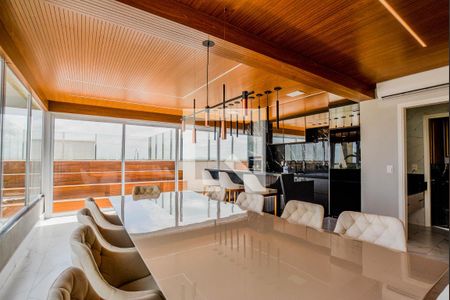 Apartamento à venda com 345m², 3 quartos e 6 vagas Apartamento à venda com 345m², 3 quartos e 6 vagasÁrea gourmet