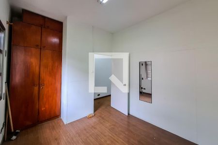 Casa à venda com 559m², 8 quartos e 4 vagas Casa à venda com 559m², 8 quartos e 4 vagasQuarto 4