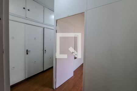 Casa à venda com 559m², 8 quartos e 4 vagas Casa à venda com 559m², 8 quartos e 4 vagasQuarto 4