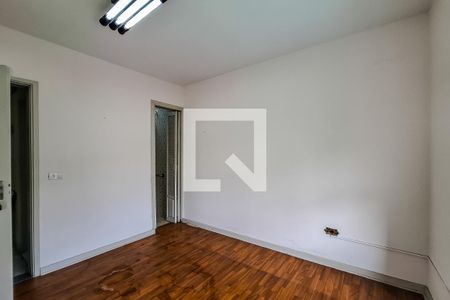 Casa à venda com 559m², 8 quartos e 4 vagas Casa à venda com 559m², 8 quartos e 4 vagasQuarto 9