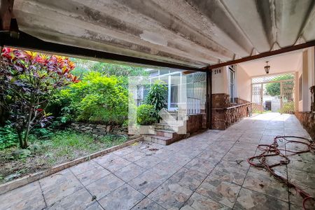 Casa à venda com 559m², 8 quartos e 4 vagas Casa à venda com 559m², 8 quartos e 4 vagasÁrea comum
