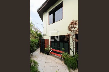 Casa à venda com 300m², 3 quartos e 3 vagas Casa à venda com 300m², 3 quartos e 3 vagasQuintal