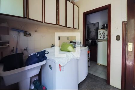 Casa à venda com 300m², 3 quartos e 3 vagas Casa à venda com 300m², 3 quartos e 3 vagasÁrea de Serviço