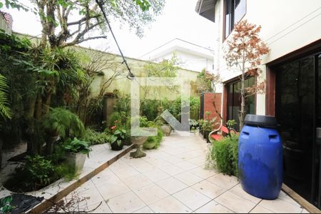 Casa à venda com 300m², 3 quartos e 3 vagas Casa à venda com 300m², 3 quartos e 3 vagasQuintal