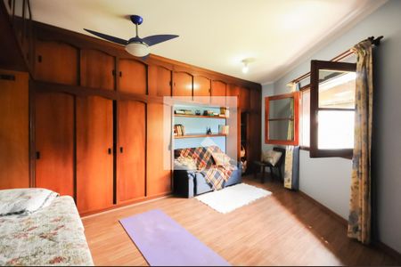 Casa à venda com 300m², 3 quartos e 3 vagas Casa à venda com 300m², 3 quartos e 3 vagasQuarto 3