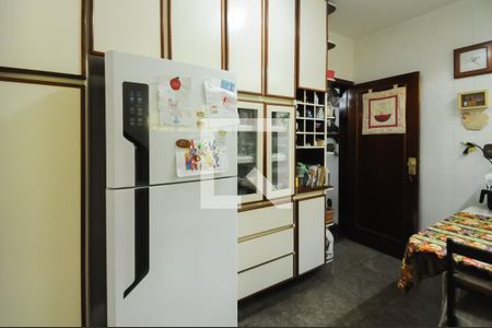 Casa à venda com 300m², 3 quartos e 3 vagas Casa à venda com 300m², 3 quartos e 3 vagasCozinha - Armários