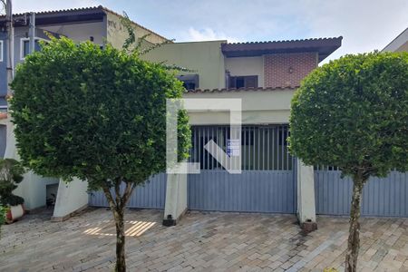 Casa à venda com 300m², 3 quartos e 3 vagas Casa à venda com 300m², 3 quartos e 3 vagasFachada