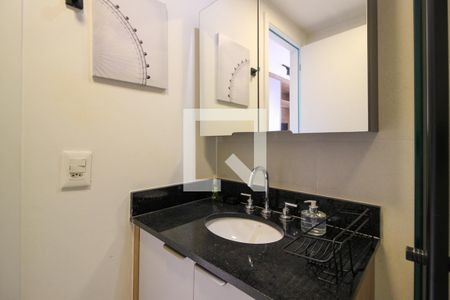 Banheiro de kitnet/studio à venda com 1 quarto, 24m² em Pinheiros, São Paulo