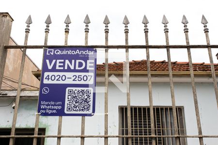 Casa à venda com 160m², 3 quartos e 2 vagas Casa à venda com 160m², 3 quartos e 2 vagasFachada