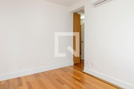 Apartamento à venda com 197m², 3 quartos e 2 vagas Apartamento à venda com 197m², 3 quartos e 2 vagasSuíte