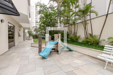 Apartamento à venda com 197m², 3 quartos e 2 vagas Apartamento à venda com 197m², 3 quartos e 2 vagasPlayground