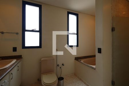 Apartamento para alugar com 260m², 4 quartos e 4 vagasBanheiro da Suíte Master