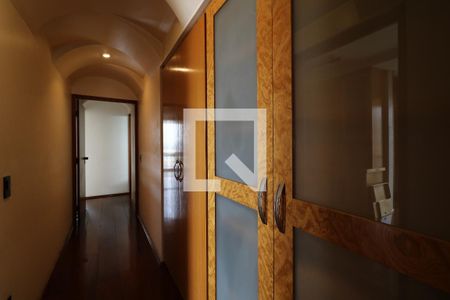 Apartamento para alugar com 260m², 4 quartos e 4 vagasCorredor