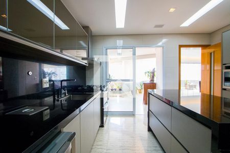 Apartamento à venda com 232m², 4 quartos e 4 vagas Apartamento à venda com 232m², 4 quartos e 4 vagasCozinha