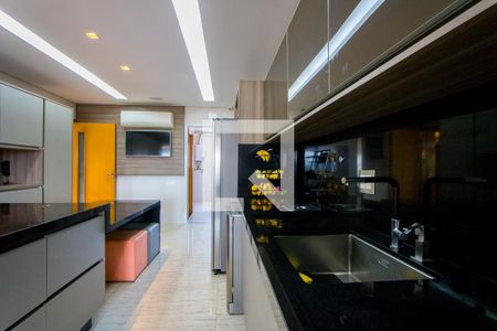 Apartamento à venda com 232m², 4 quartos e 4 vagas Apartamento à venda com 232m², 4 quartos e 4 vagasCozinha