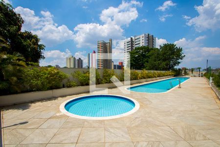 Apartamento à venda com 232m², 4 quartos e 4 vagas Apartamento à venda com 232m², 4 quartos e 4 vagasÁrea comum - Piscina