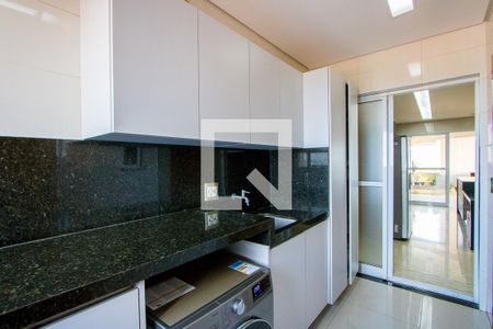 Apartamento à venda com 232m², 4 quartos e 4 vagas Apartamento à venda com 232m², 4 quartos e 4 vagasÁrea de Serviço