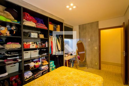 Apartamento à venda com 232m², 4 quartos e 4 vagas Apartamento à venda com 232m², 4 quartos e 4 vagasQuarto 3 - Suíte