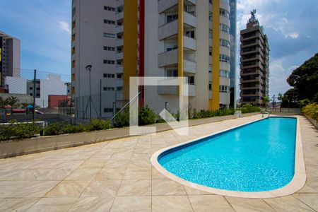 Apartamento à venda com 232m², 4 quartos e 4 vagas Apartamento à venda com 232m², 4 quartos e 4 vagasÁrea comum - Piscina