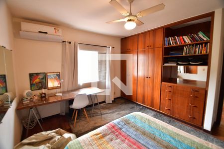 Casa à venda com 302m², 4 quartos e 4 vagasQuarto 2