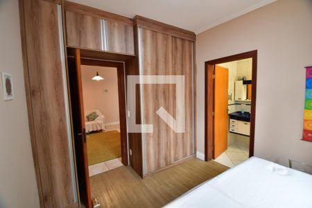 Casa à venda com 302m², 4 quartos e 4 vagasFlat - Quarto Suíte