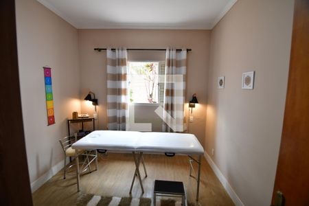 Casa à venda com 302m², 4 quartos e 4 vagasFlat - Quarto Suíte