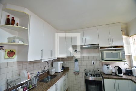 Casa à venda com 302m², 4 quartos e 4 vagasCozinha - Armários