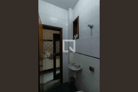 Casa de condomínio para alugar com 800m², 5 quartos e 6 vagas Casa de condomínio para alugar com 800m², 5 quartos e 6 vagasBanheiro de Serviço